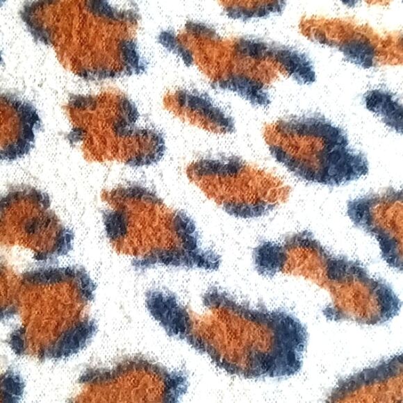Leopard Print Flannel Throw Blanket - Picture 3 of 3